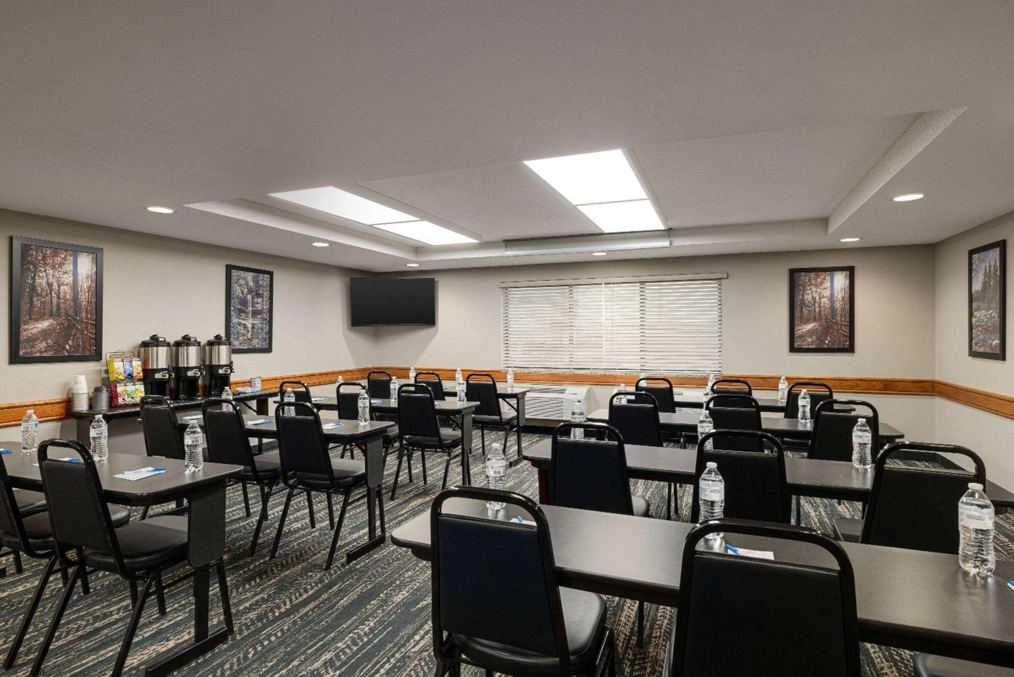 Americinn By Wyndham Lincoln South Экстерьер фото