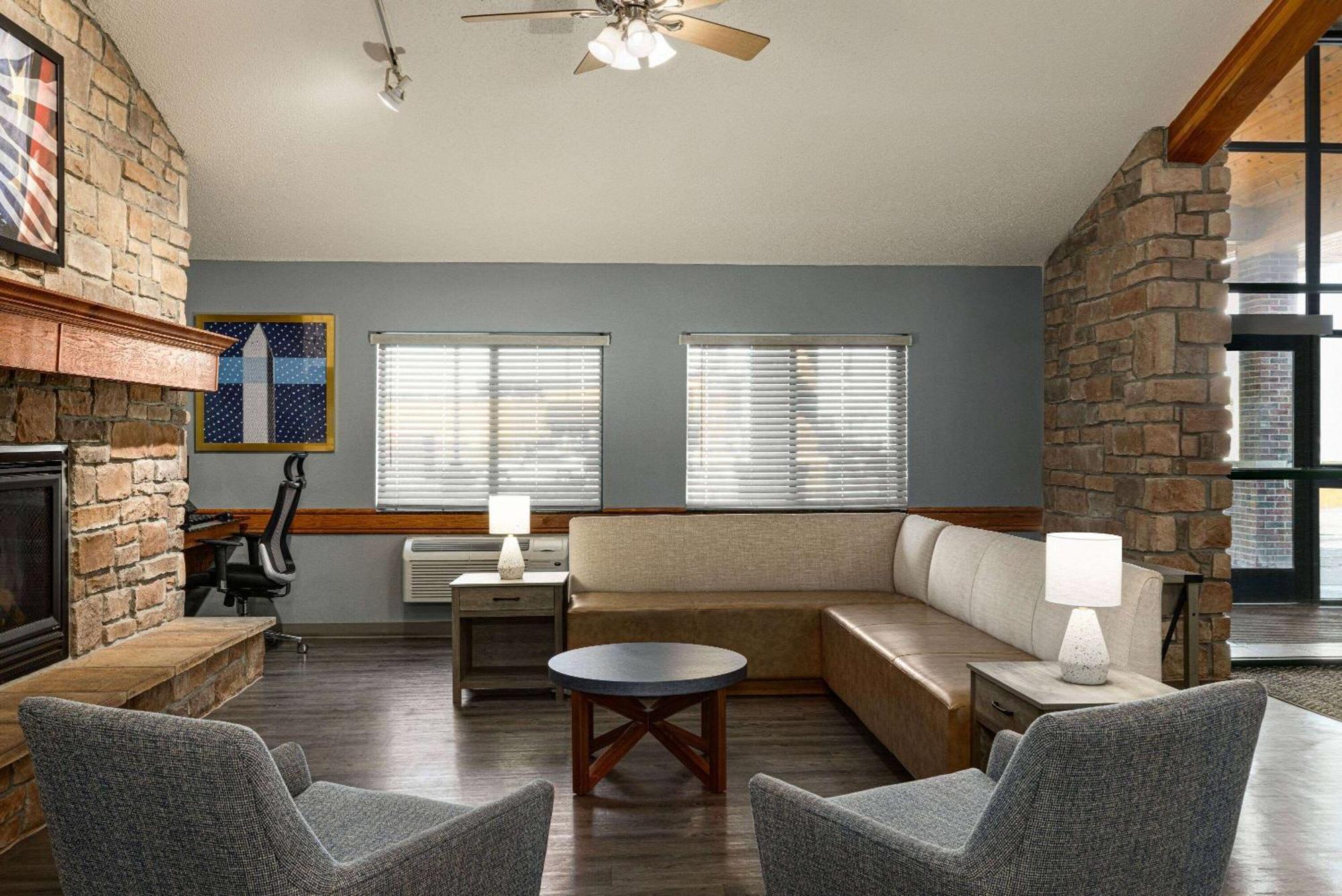 Americinn By Wyndham Lincoln South Экстерьер фото