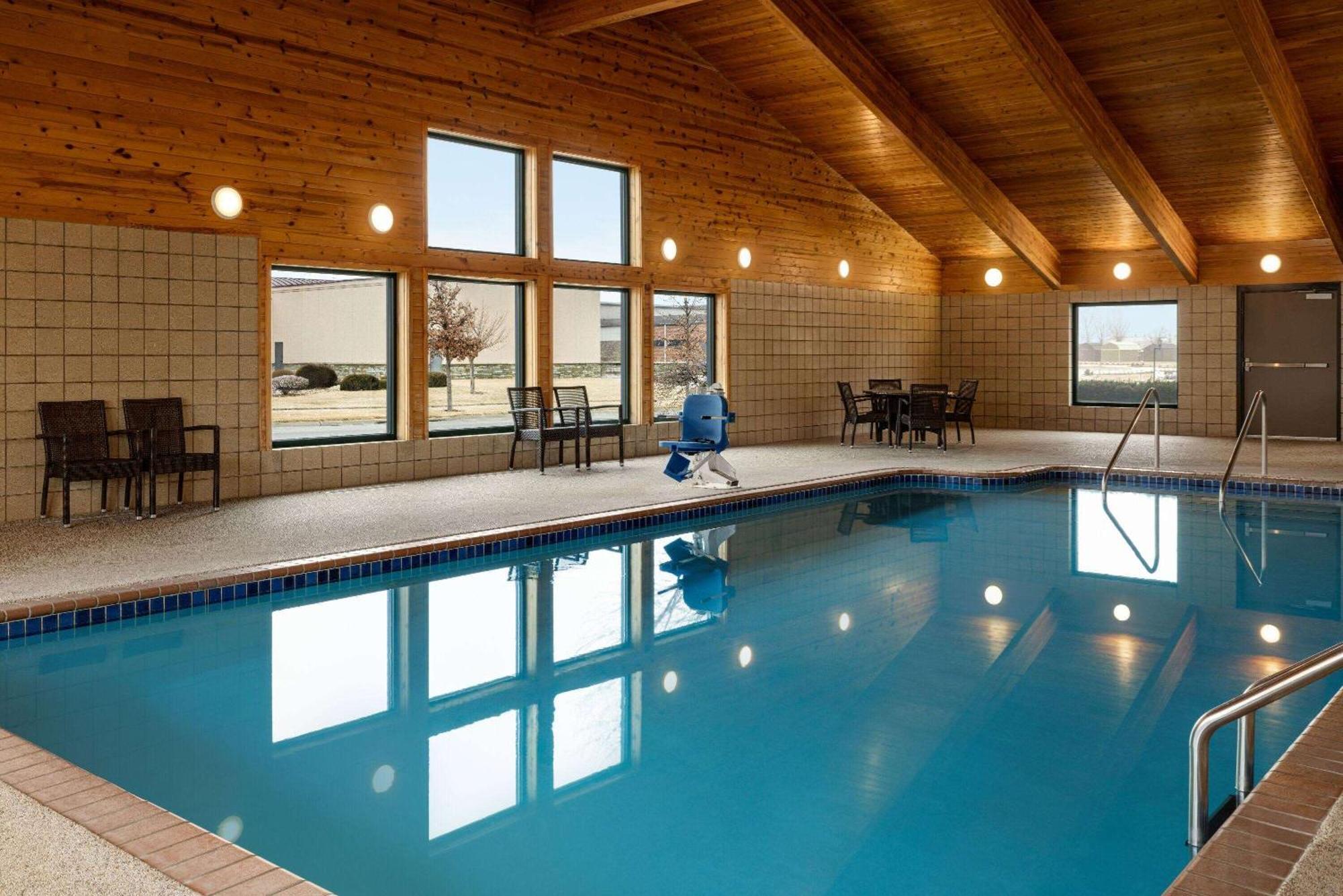 Americinn By Wyndham Lincoln South Экстерьер фото